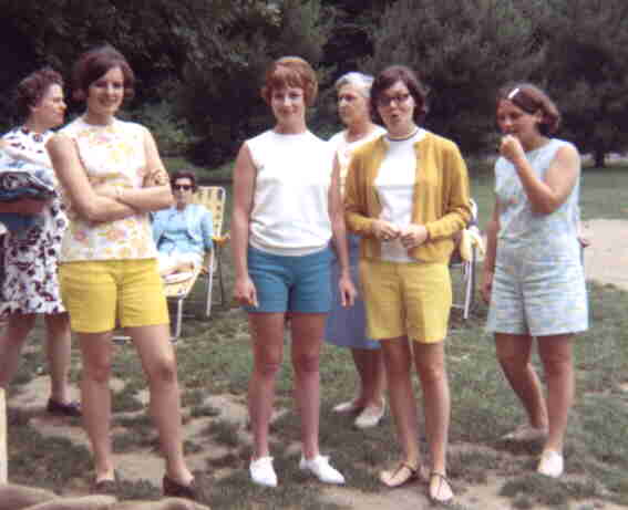 Family picnic June 21, 1969E.jpg (18821 bytes)