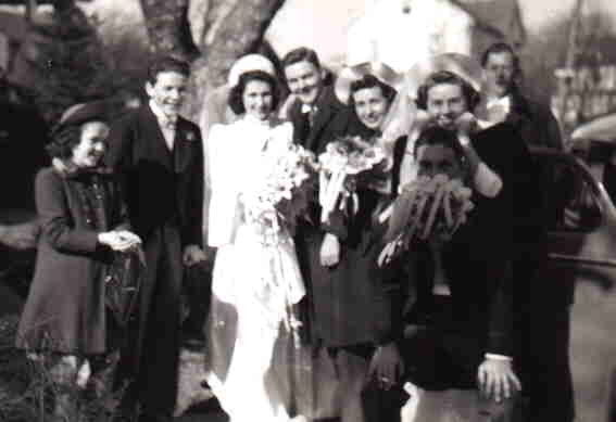 Hilda & Frank Wedding.jpg (14037 bytes)