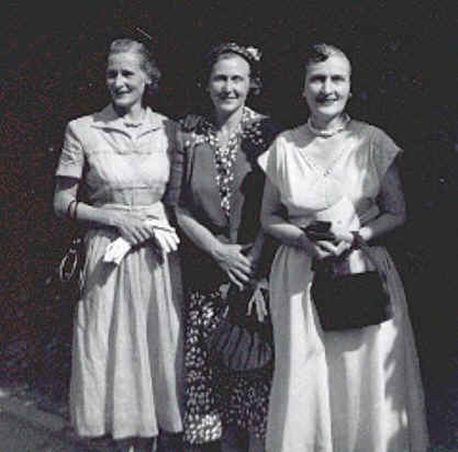 Gen, Liv and Marg June 1953.JPG (28744 bytes)