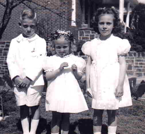 Jack,Margie,Jeanne 1940 First Communion.jpg (18094 bytes)