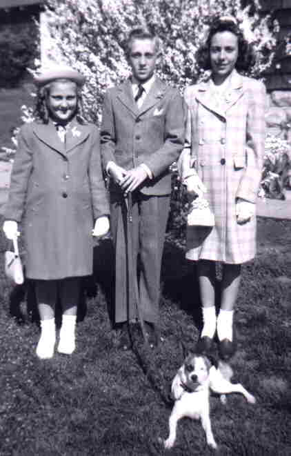 Margie,Jack&Jeanne Easter 1945.jpg (24026 bytes)